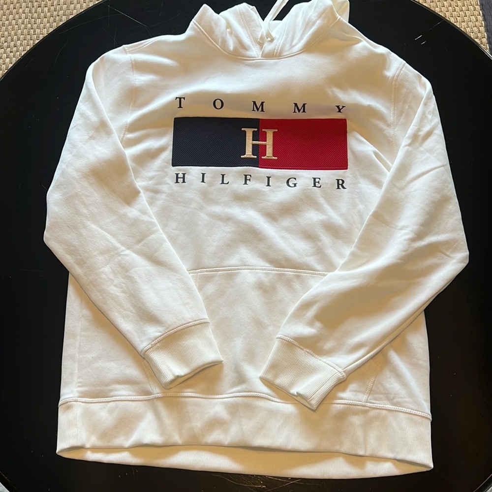 Vintage Tommy Hilfiger White Hoodie. Great condition Size XXL